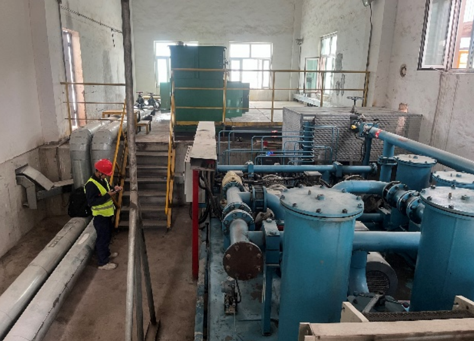 新疆中材生料立磨主減速機(jī)齒輪油在線監(jiān)測(cè)系統(tǒng)應(yīng)用案例